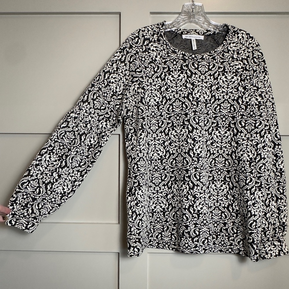 BCBGeneration Long Sleeve Damask Pattern Top Blouse Women’s Size Medium